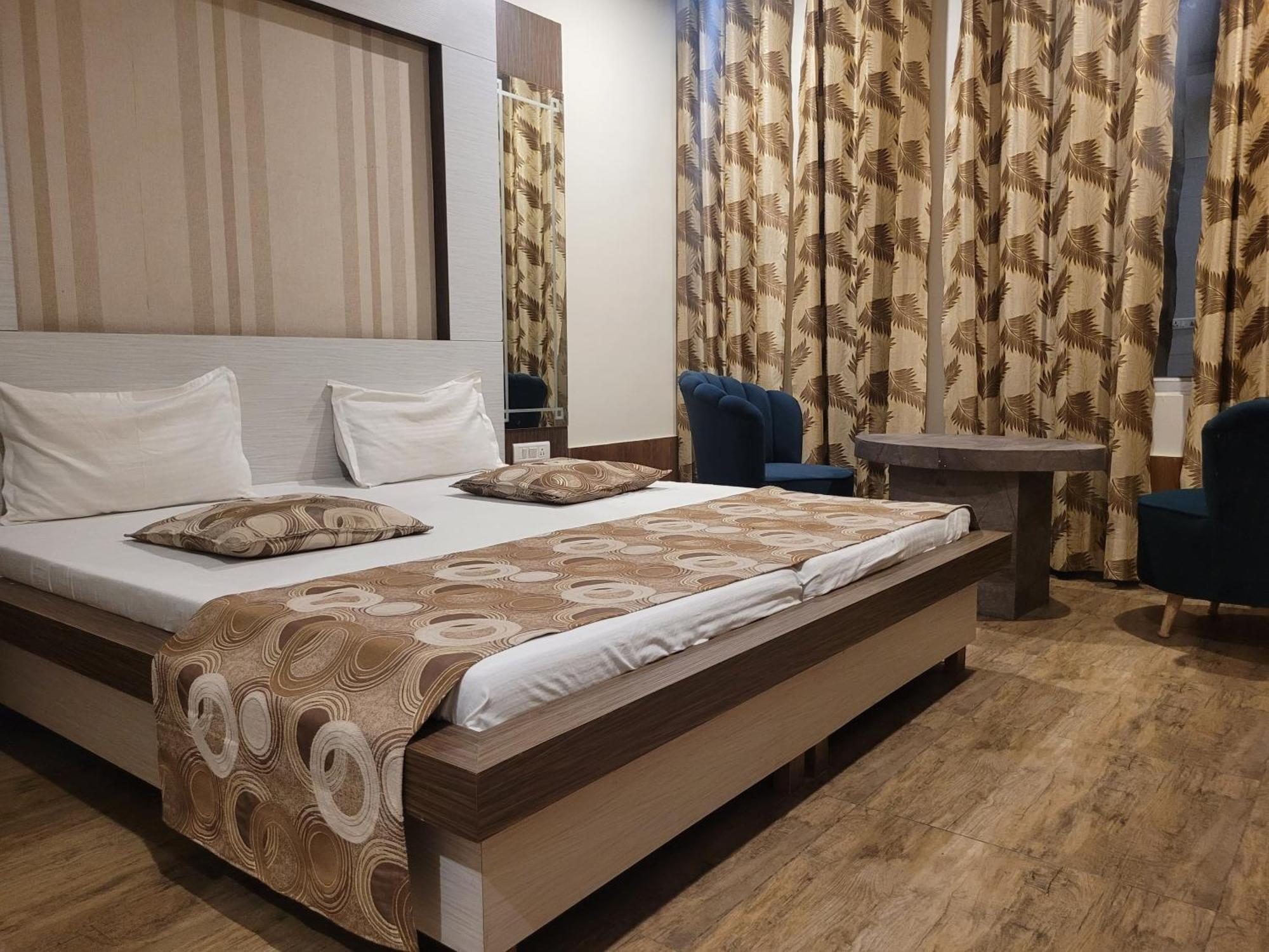 The Aura Grand Hotel & Banquet - A Unit Of Sitara Kollection Hotels Rohtak Экстерьер фото